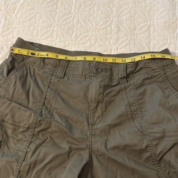 Style & Co Green and Tan Cargo Shorts Lightweight Casual - Picture 4 of 9